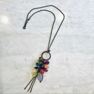 Long beaded necklace with Detail